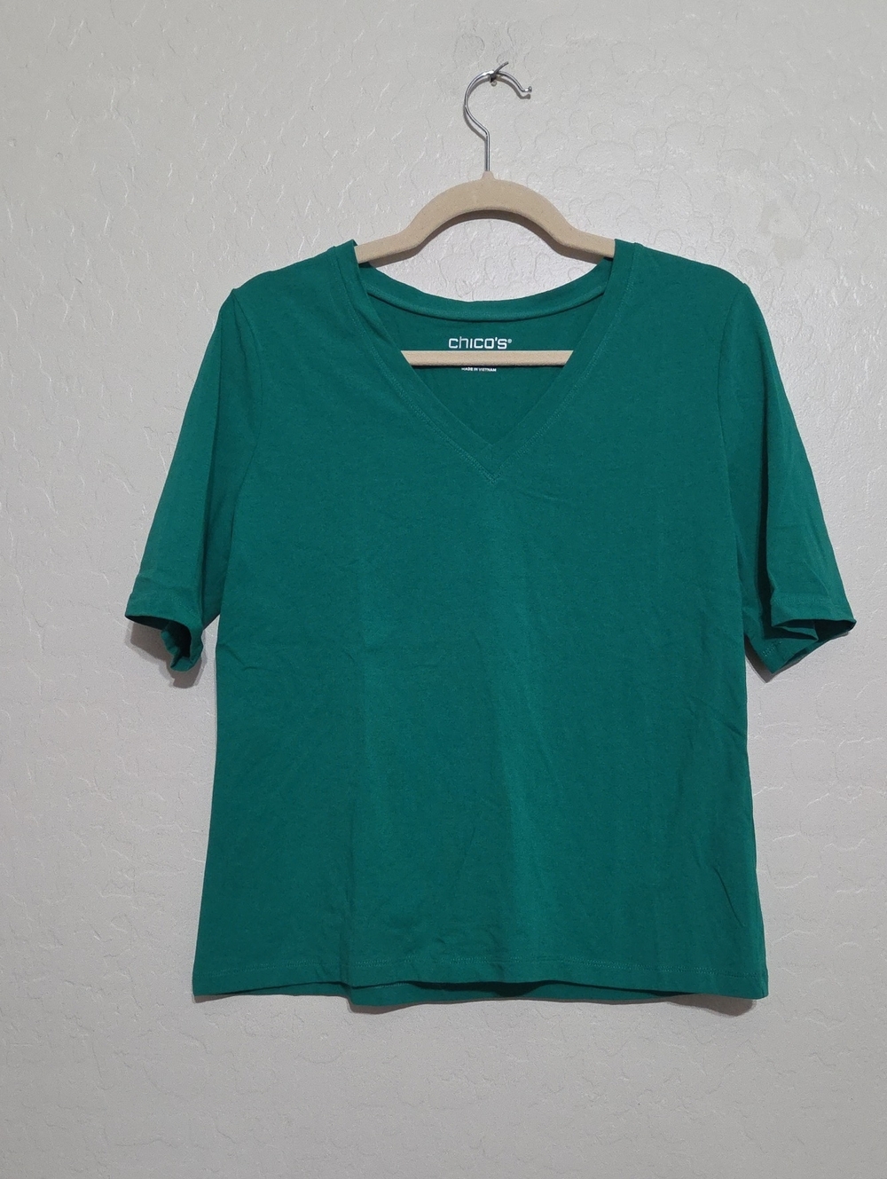 Chico's Emerald Green V-Neck Short Sleeve Tee